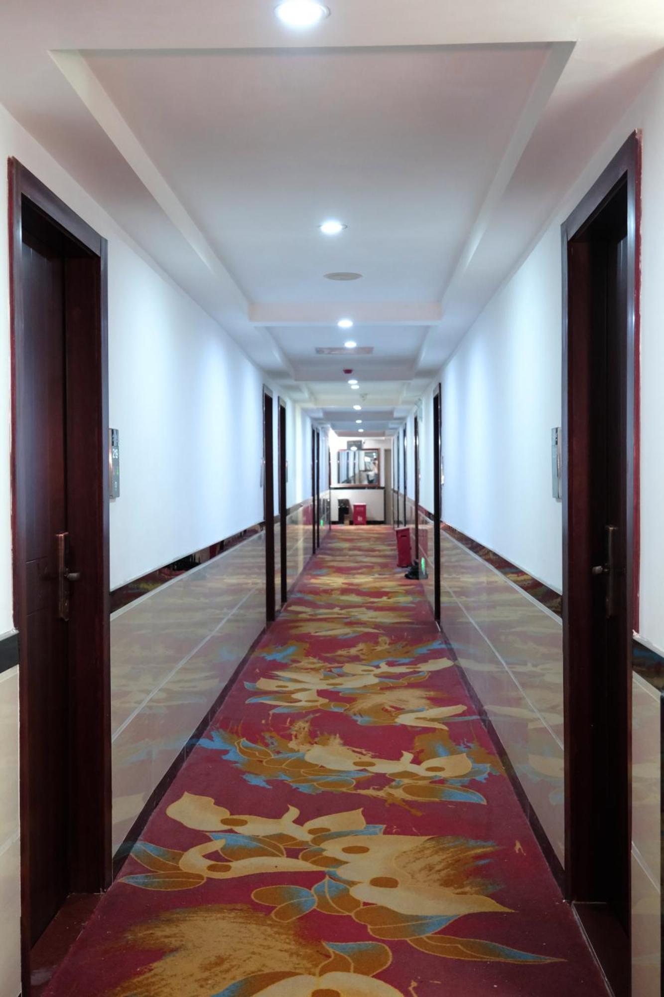Huahang Hotel - Guangzhou Baiyun International Airport - Free Airport Shuttle Bus Exterior foto