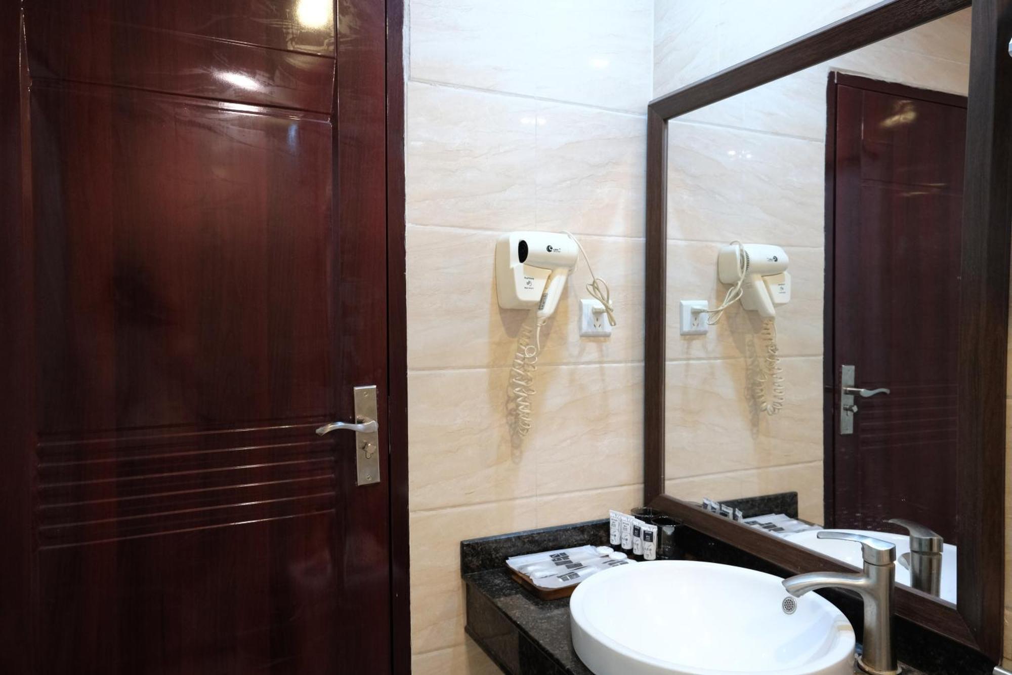 Huahang Hotel - Guangzhou Baiyun International Airport - Free Airport Shuttle Bus Exterior foto