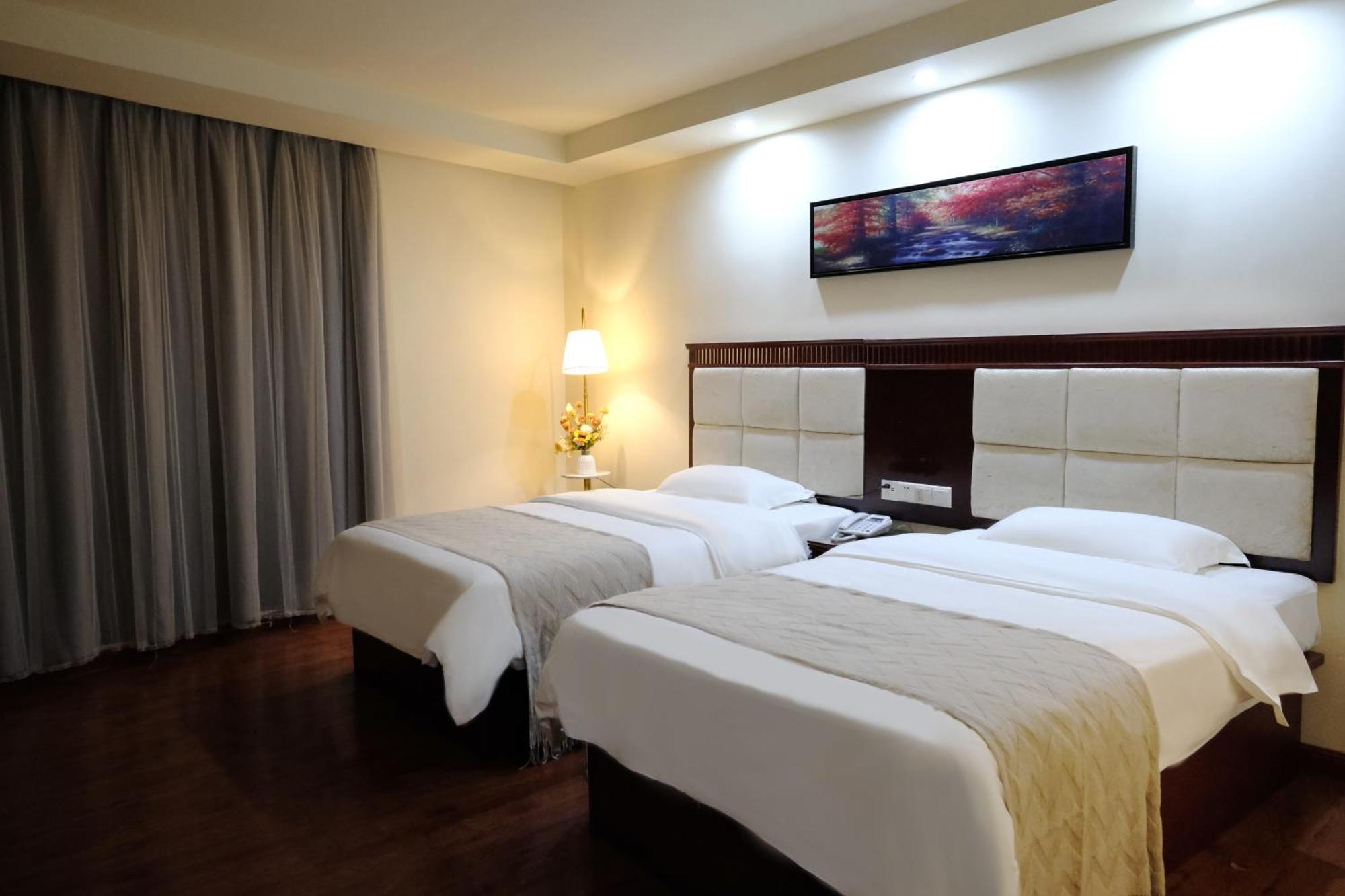 Huahang Hotel - Guangzhou Baiyun International Airport - Free Airport Shuttle Bus Exterior foto